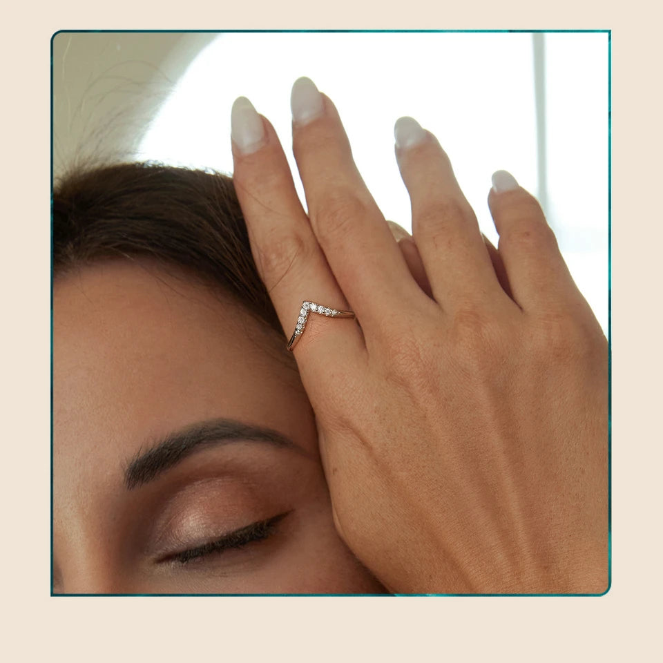 V-shape Moissanite Ring - Bakyat Store